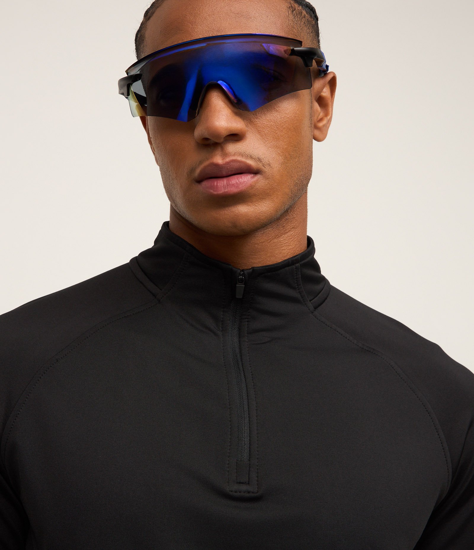 Camiseta Térmica Esportiva com Zíper na Gola e Recortes Preto 4