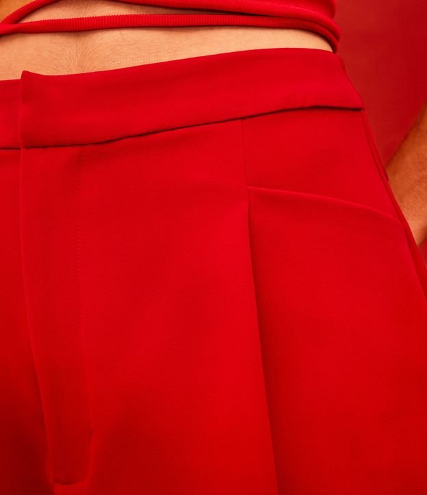 Short Cintura Alta en Crepé con Bolsillo y Pliegues Rojo 4