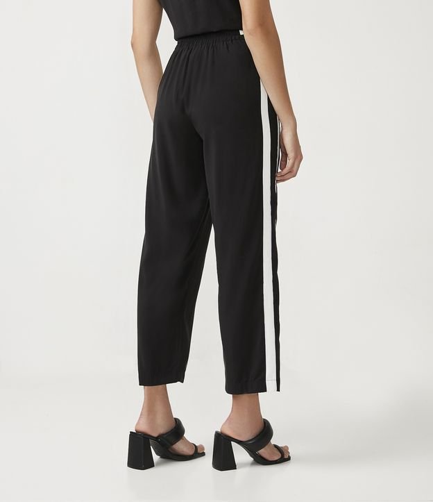 Pantalón Recto en Viscosa con Detalle Contrastante Lateral Negro 3