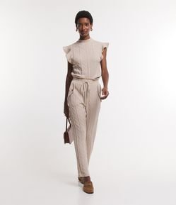 Calça Cenoura em Malha Texturizada com Cintura Elástica e Amarração