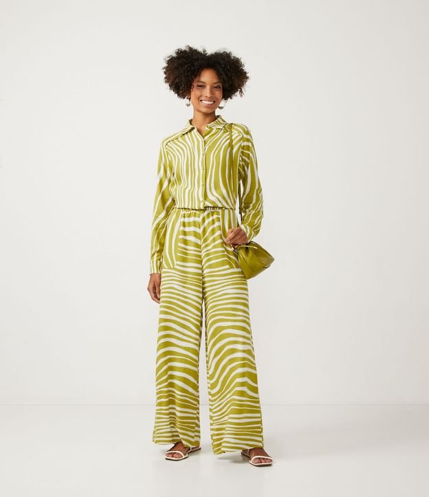Calça Pantalona em Viscolinho com Elástico no Cós e Estampa Animal Print Zebra Verde 1