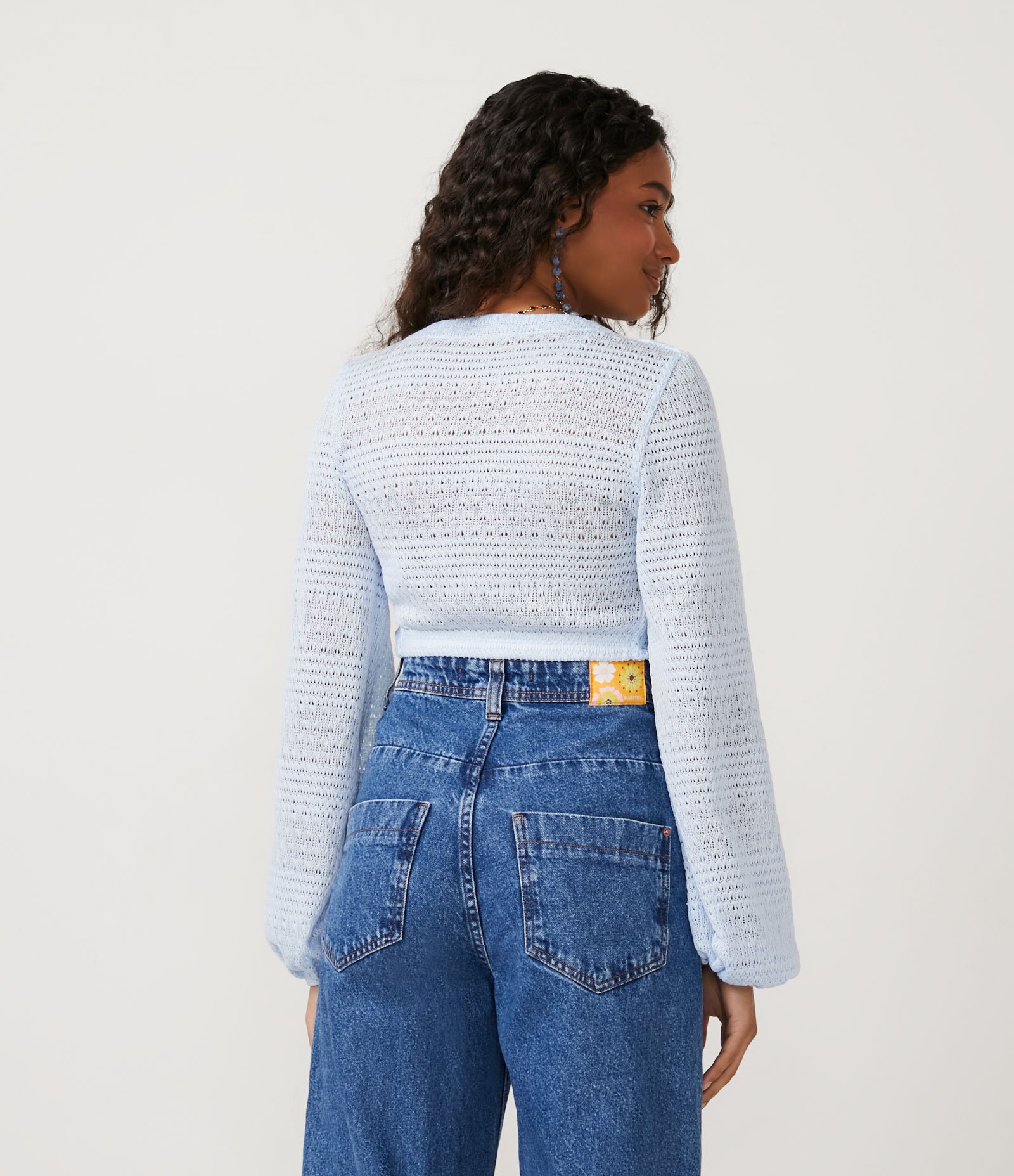 Blusa Cropped Texturizada com Manga Longa e Franzido no Busto Azul 3