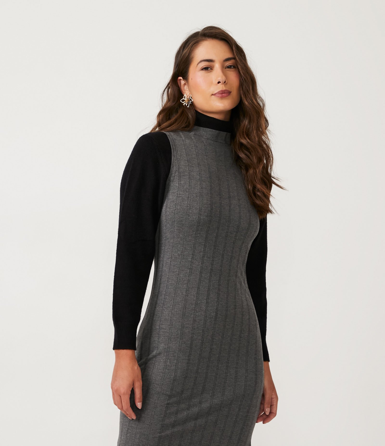 Vestido Midi em Viscose com Golinha Alta Básico e Canelado Cinza Escuro 3