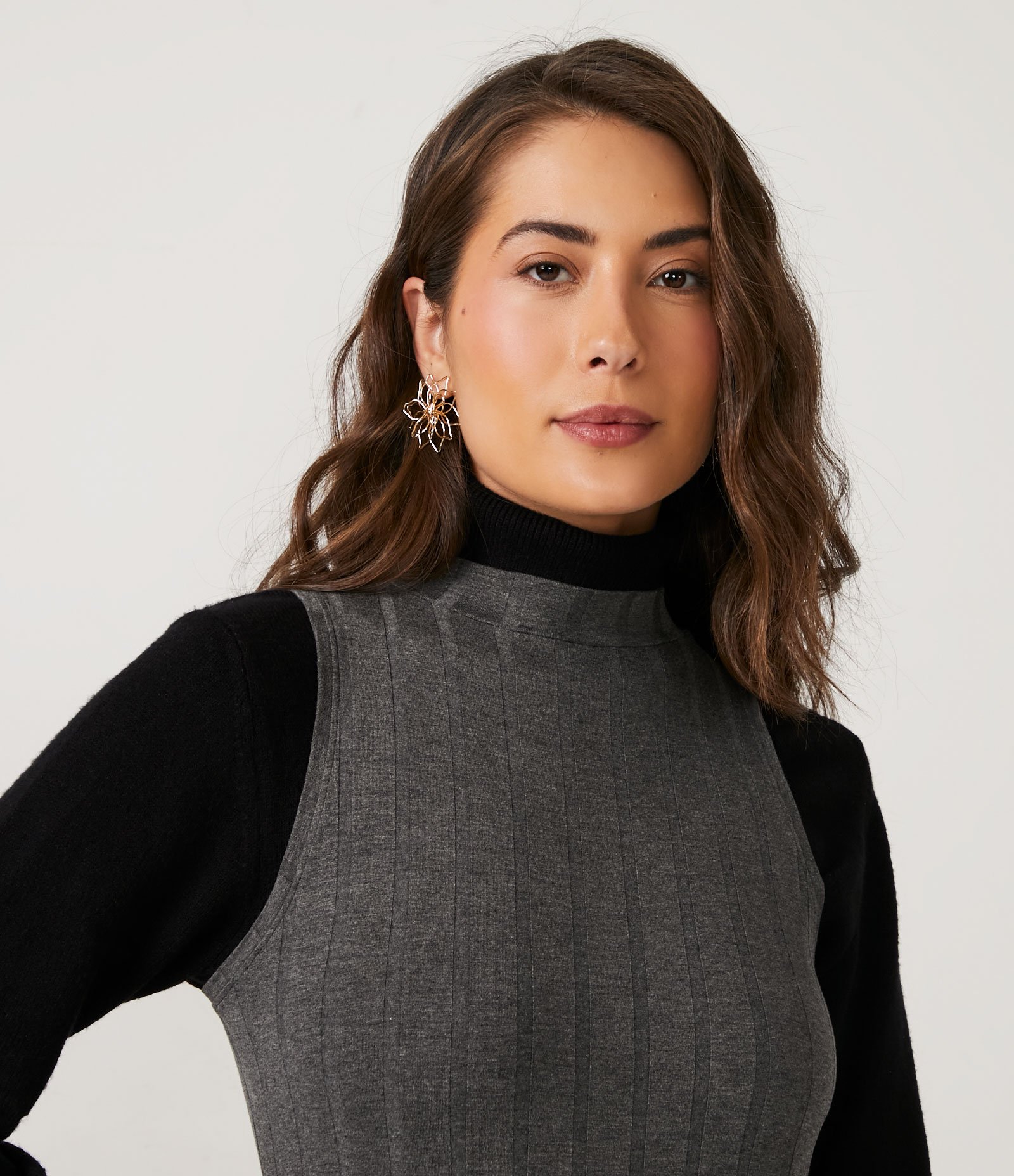 Vestido Midi em Viscose com Golinha Alta Básico e Canelado Cinza Escuro 4