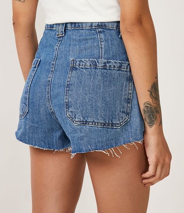 Short Cintura Alta en Jeans con Bolsillos y Barra Deshilacada Azul 3