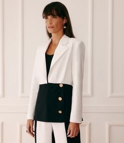 Blazer em Alfaiataria com Barra Contrastante e Abertura Lateral