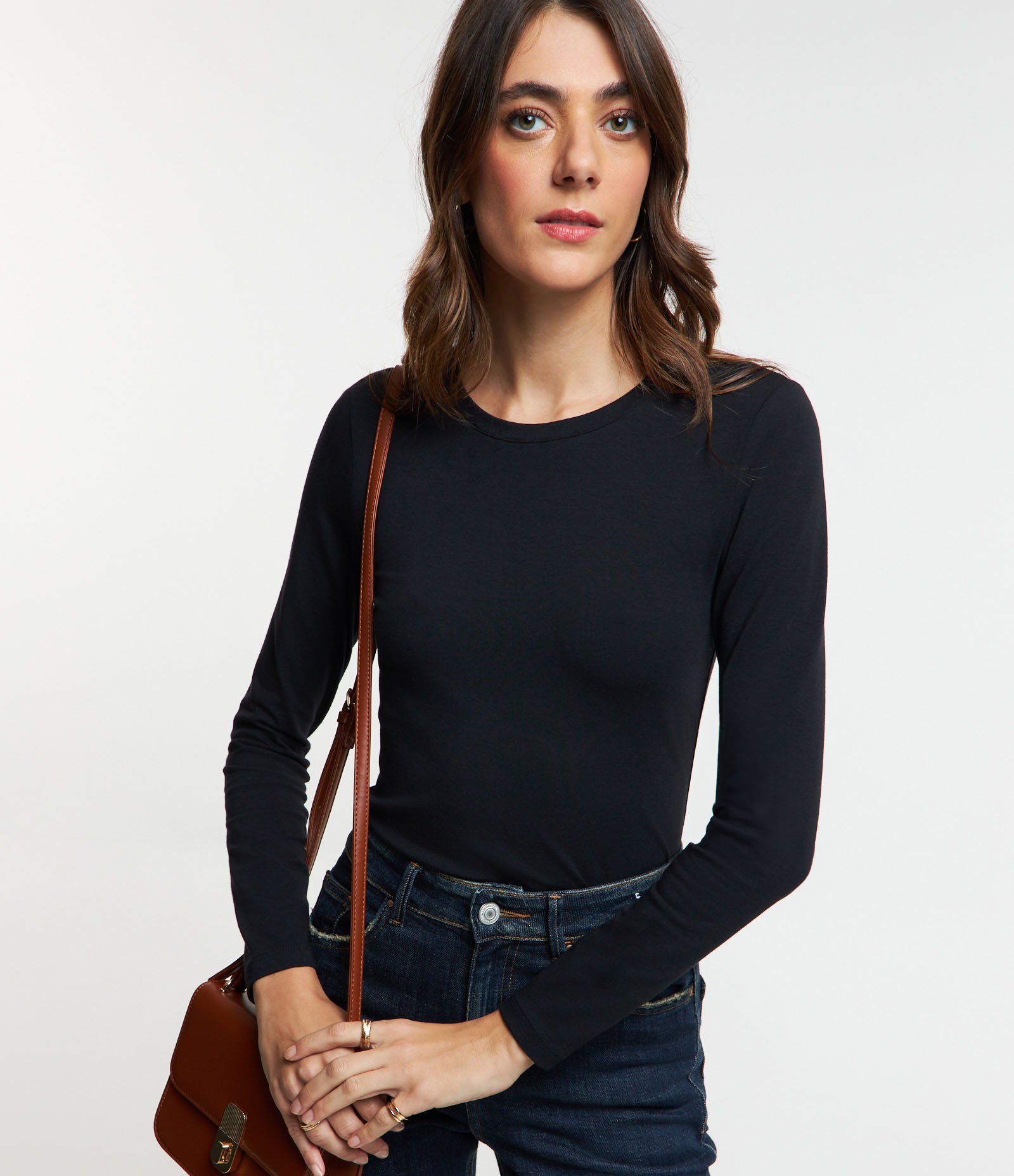 Blusa Básica em Algodão com Gola Redonda Preto 1