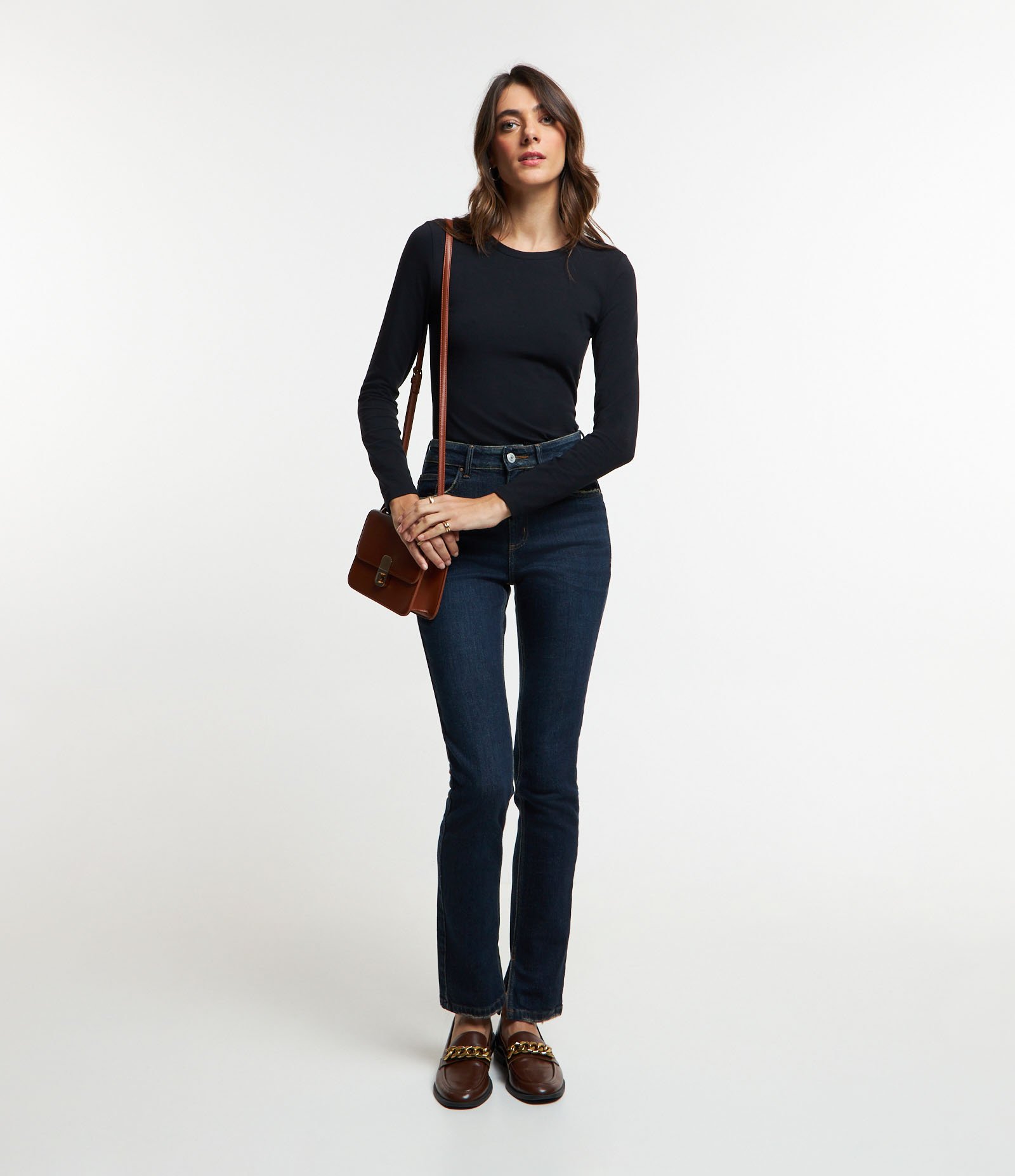 Blusa Básica em Algodão com Gola Redonda Preto 2