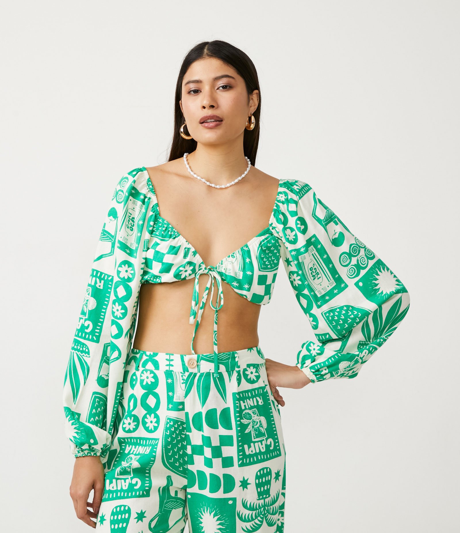 Blusa Cropped em Tricoline com Manga Bufante e Estampa Ícones Divertidos Verde 1