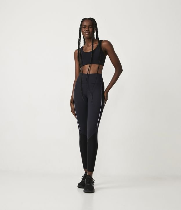 Calça Legging Esportiva em Poliamida com Recortes Texturizados