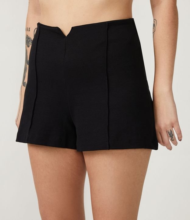 Short en Ponto Roma con Detalle V y Frisos Negro 2