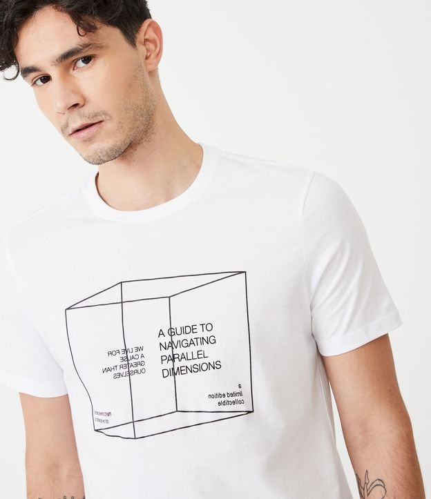 Camiseta Slim em Algodão com Estampa de Dimensões Geométricas Branco Neve 4