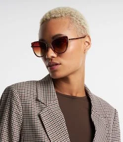 Óculos de Sol Gateado com Detalhe Animal Print e Ponteira Extra Longa