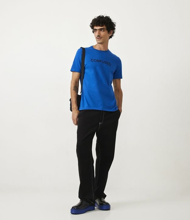 Camiseta em Algodão com Lettering Confused - Cor: Azul - Tamanho: P