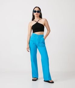 Calça Reta Cintura Alta em Sarja com Bolsos