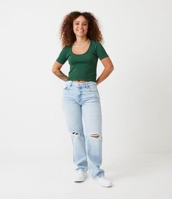 Calça Reta Cintura Baixa em Jeans com Pontos de Luz e Rasgos