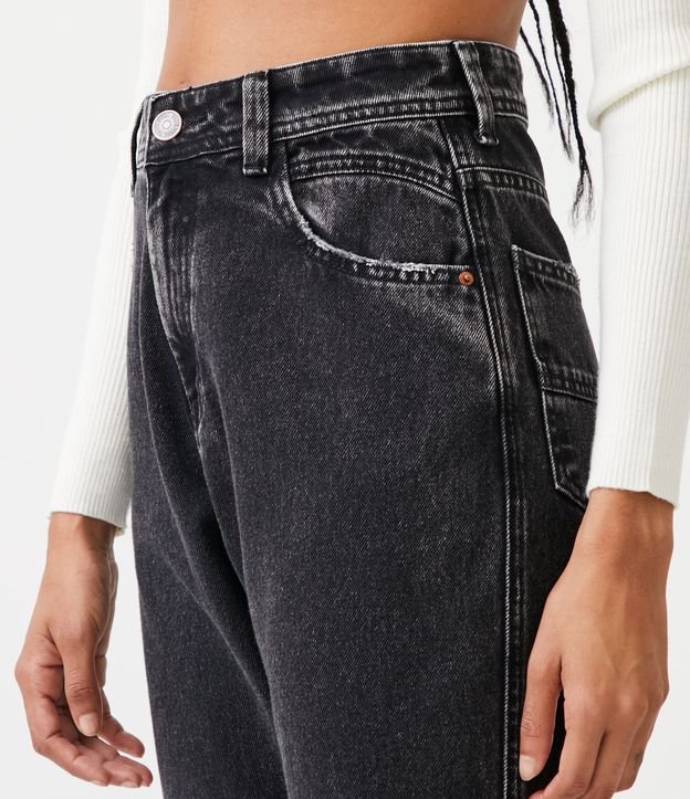 Calça Reta Cintura Alta em Jeans com Bolsos Preto 4