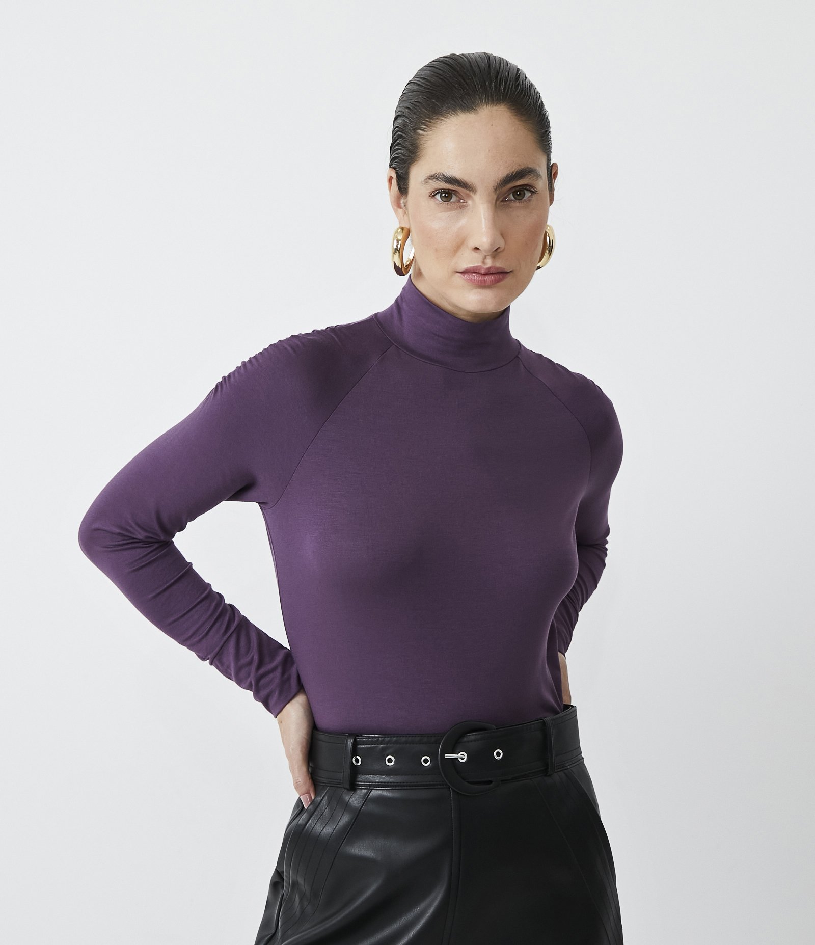 Blusa em Meia Malha com Gola Alta e Franzido no Ombro Roxo 1