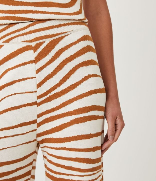 Calça Pantalona em Tricô com Estampa Animal Print Zebra Marrom 4