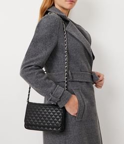 Bolsa Baguete com Alça de Corrente e Estampa de Triângulo Embossed