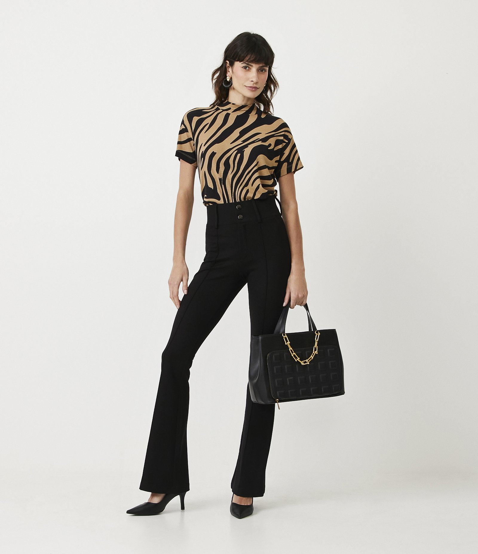 Blusa em Viscose com Golinha Alta e Estampa Animal Print Zebra Bege 2