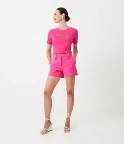 Short Curto com Passantes e Detalhe em Botões