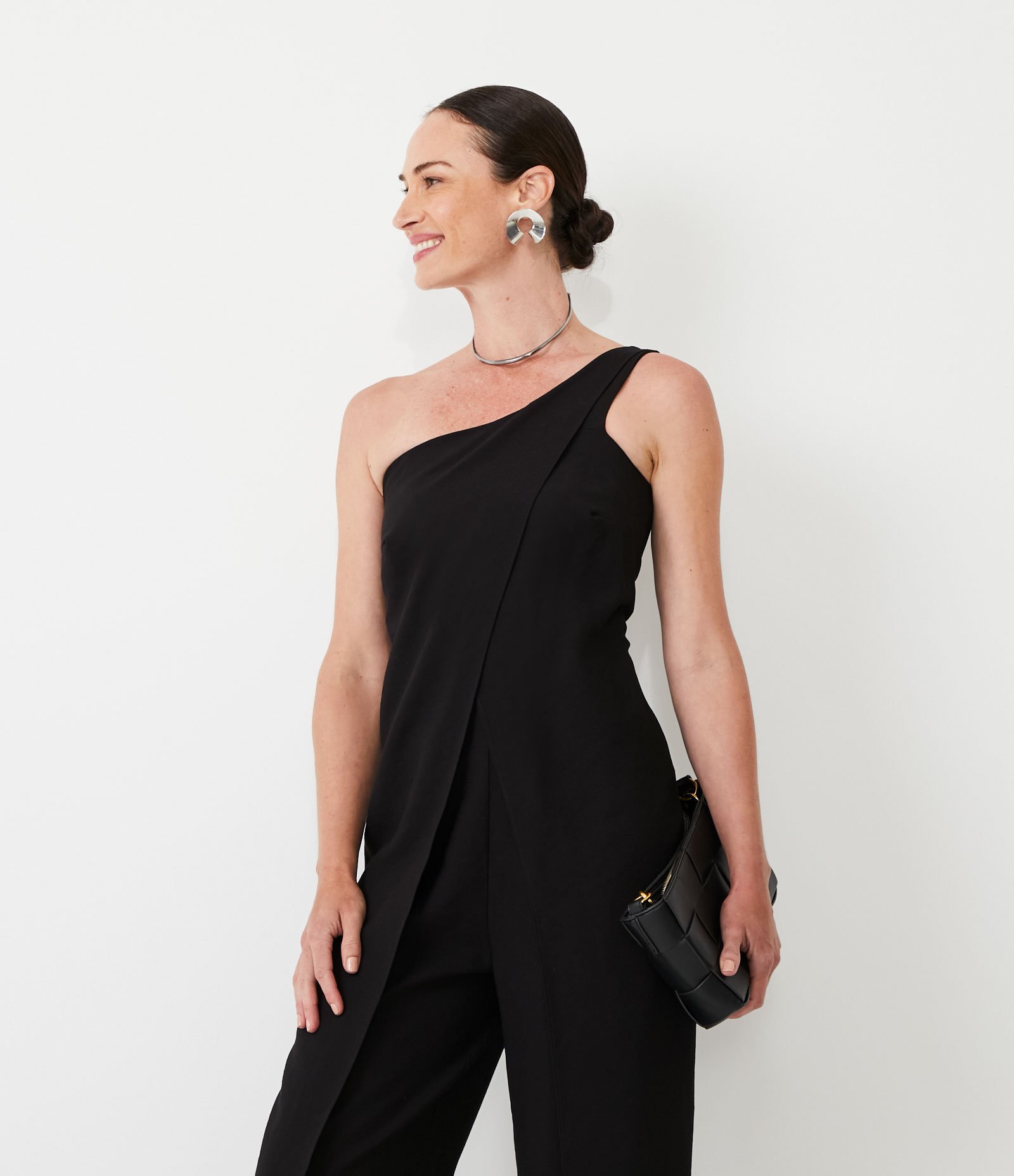 Macacão Longo em Viscose com Ombro só e Transpasse Preto 3