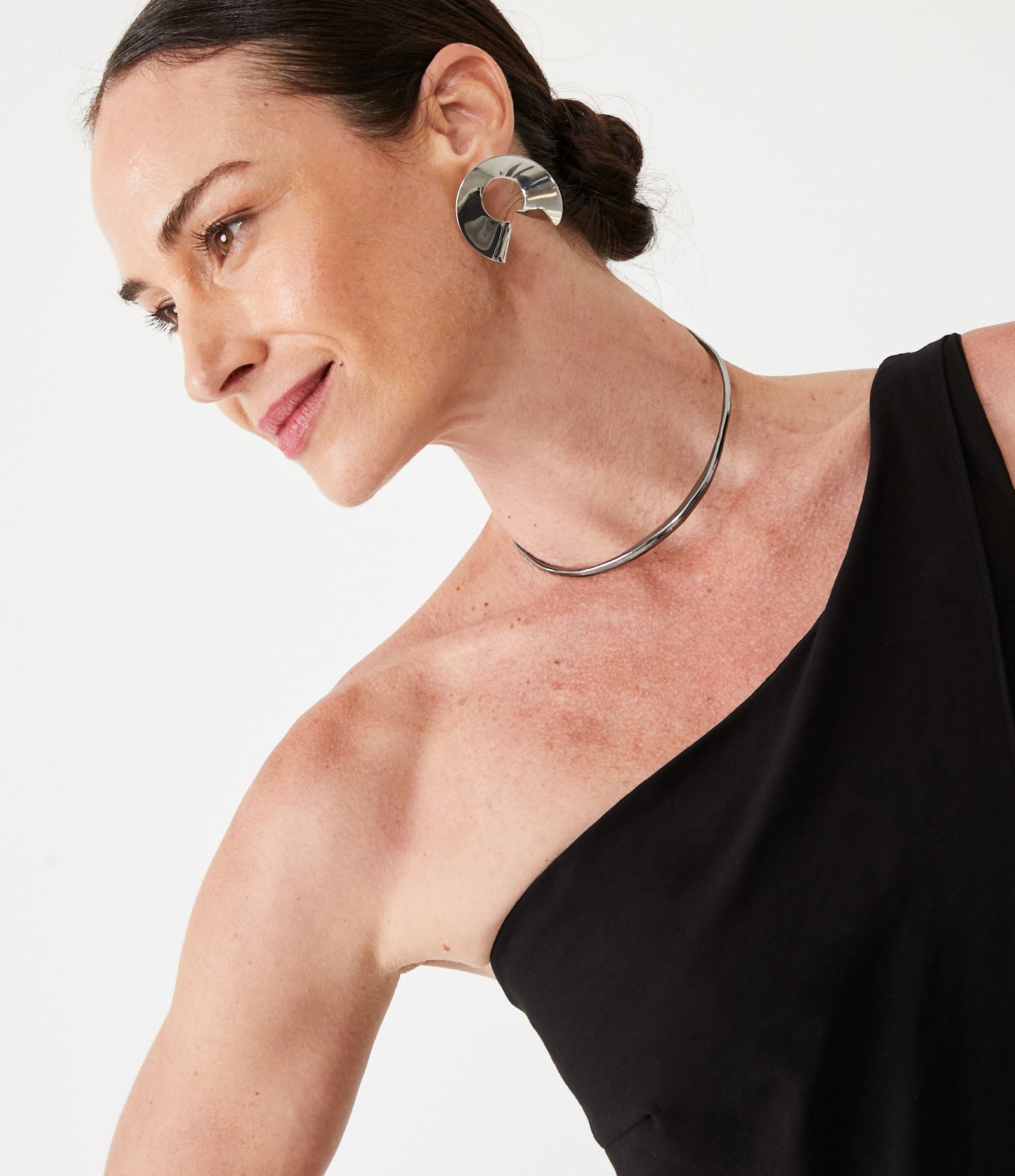 Macacão Longo em Viscose com Ombro só e Transpasse Preto 4