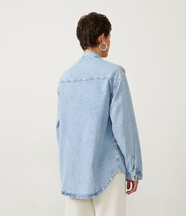 Camisa Overshirt em Jeans com Manga Longa e Bolsos com Botões Azul 3