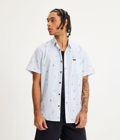 Camisa Comfort em Algodão com Estampa de Prancha Sol e Palmeira