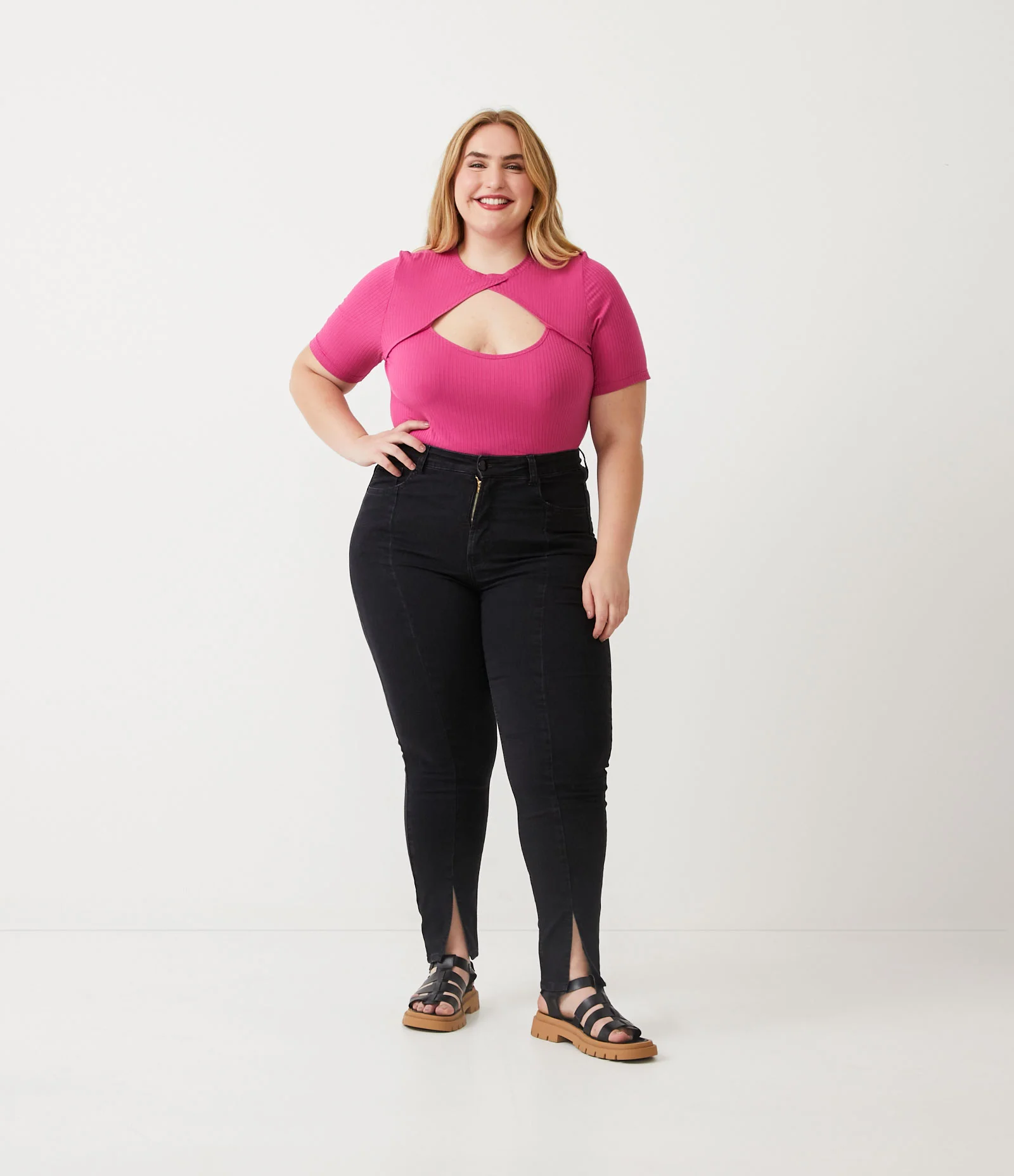 Calça Skinny Jeans com Abertura na Barra Curve & Plus Size Preto 2