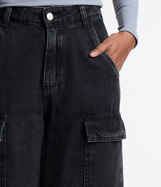 Calça Anos 90  em Jeans com Bolso Cargo Preto 4
