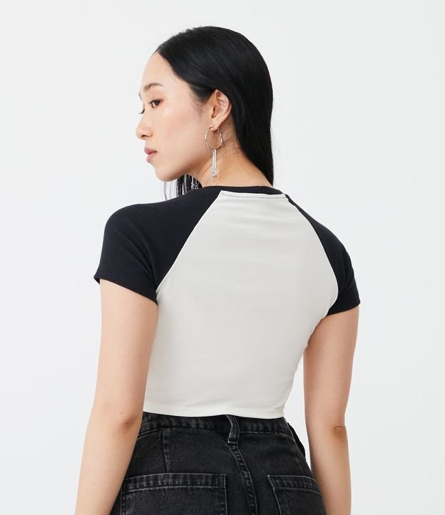 Blusa Cropped en Algodón con Estampado de Mariposa y Sisa Raglán Blanco 5