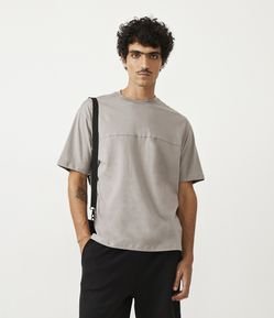 Camiseta Boxy em Algodão com Recorte Frontal e Manga Curta