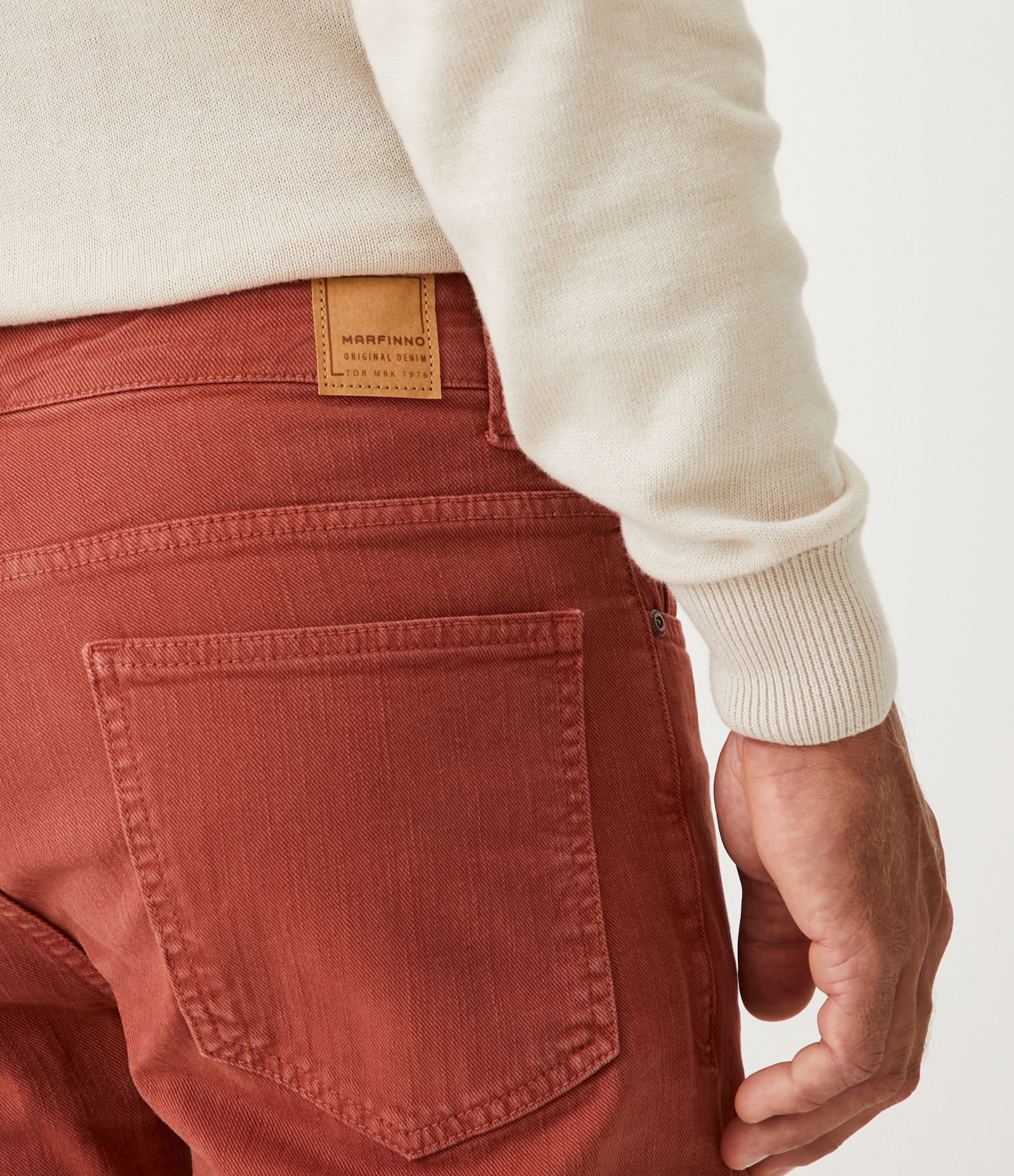 Calça Slim em Sarja com Bolsos Vermelho Terra 5