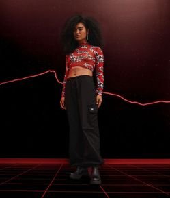 Calça Parachute em Sarja com Ajustador na Barra