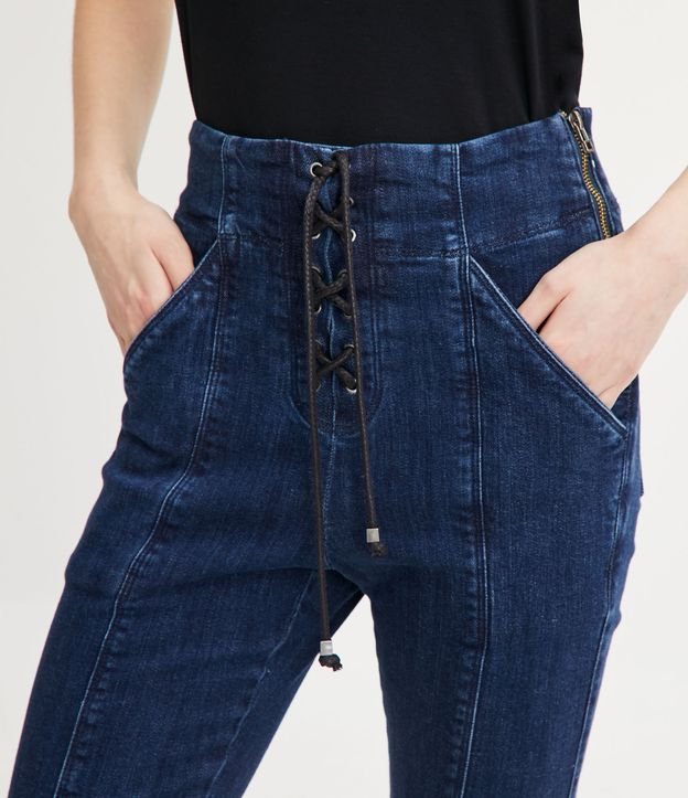 Calça Skinny Jeans com Elastano e Fechamento Trançado em Cordinha Azul Escuro 4