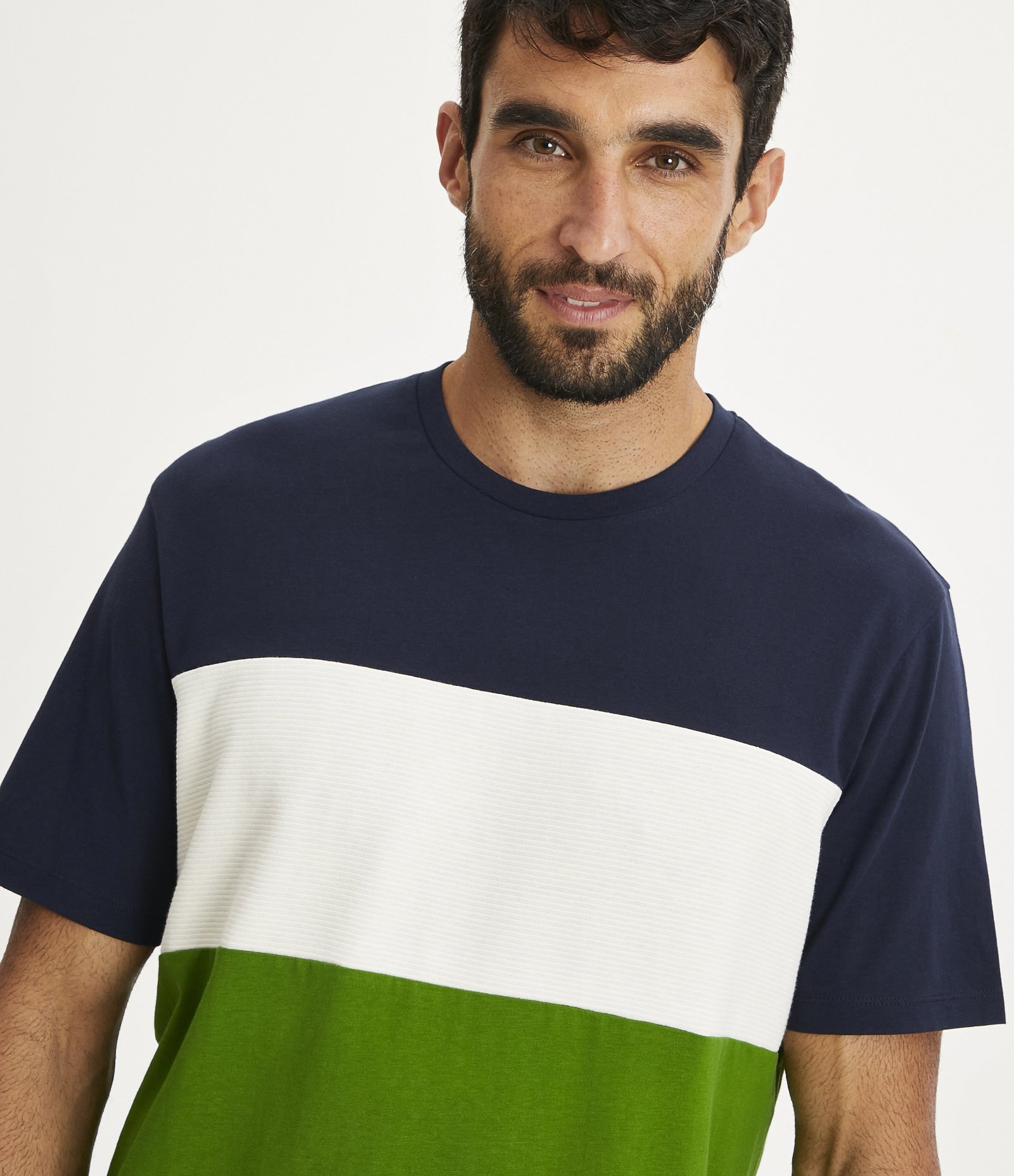 Camiseta Comfort em Algodão com Recorte Texturizado e Blocos de Cor Azul/ Bege/ Verde 4