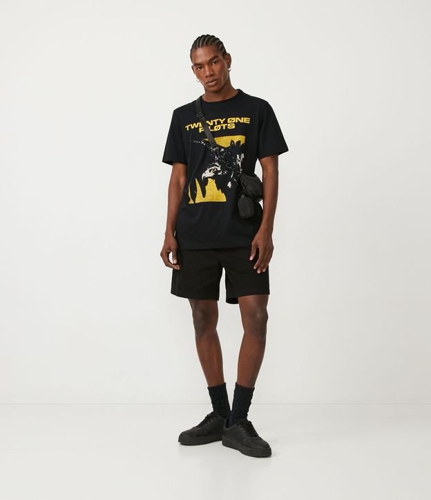 Remera Regular en Media Malla con Estampado Twenty One Pilots Negro 2