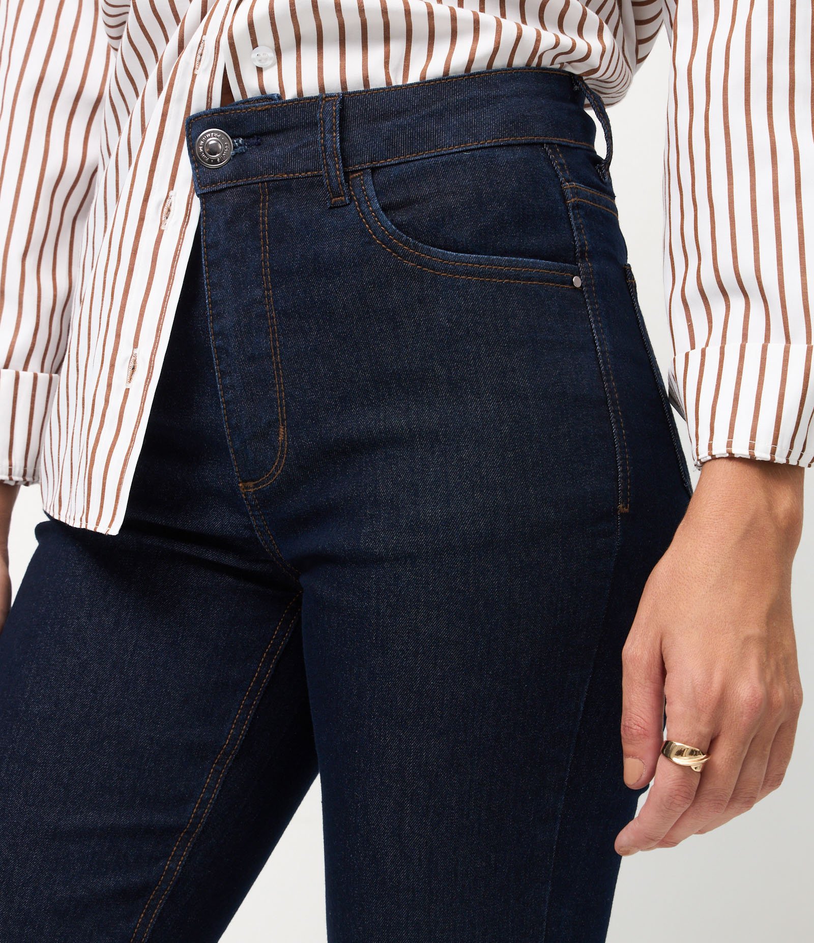 Calça Reta em Jeans com Elastano e Cintura Média Azul 4