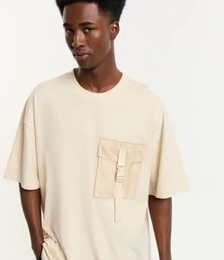 Camiseta Loose em Meia Malha com Bolso Tático