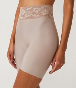 Bermuda Modeladora em Microfibra com Renda no Cós