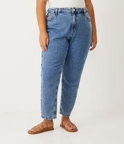 Calça Mom Jeans com Botão Perola Curve & Plus Size