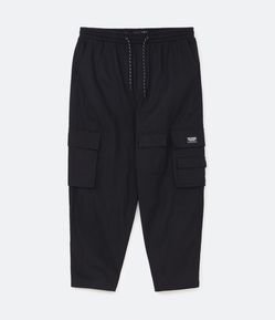 Calça Ballon em Sarja com Bolsos Cargo e Etiqueta Aplicada