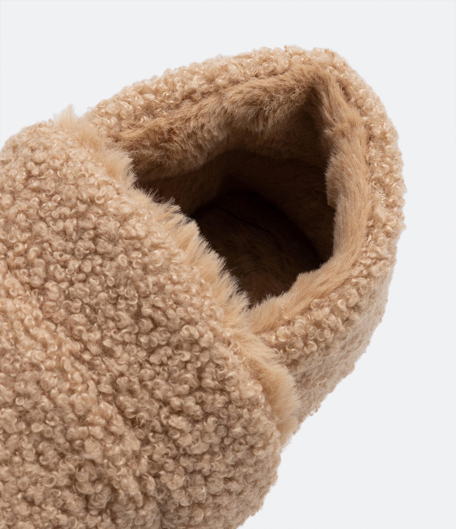 Pantufa Bota com Detalhe Pespontado Bege 2