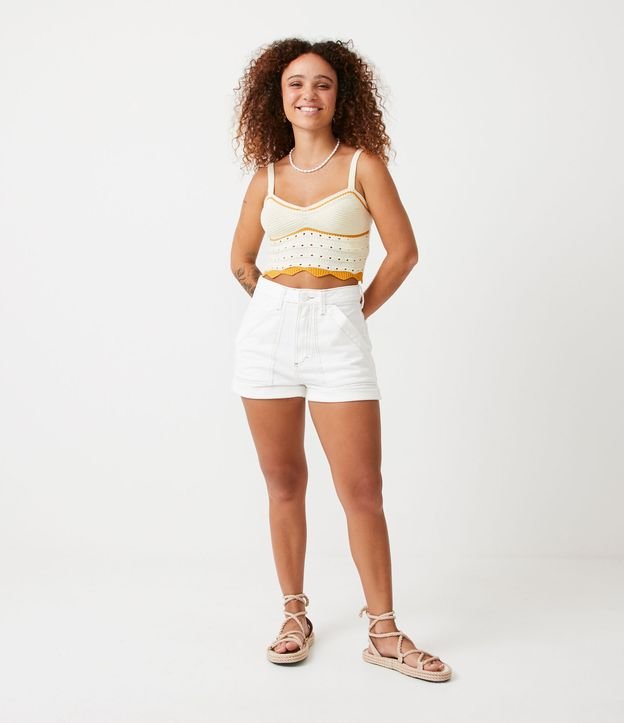 Short Cintura Alta em Sarja com Bolsos e Pespontos Contrastantes