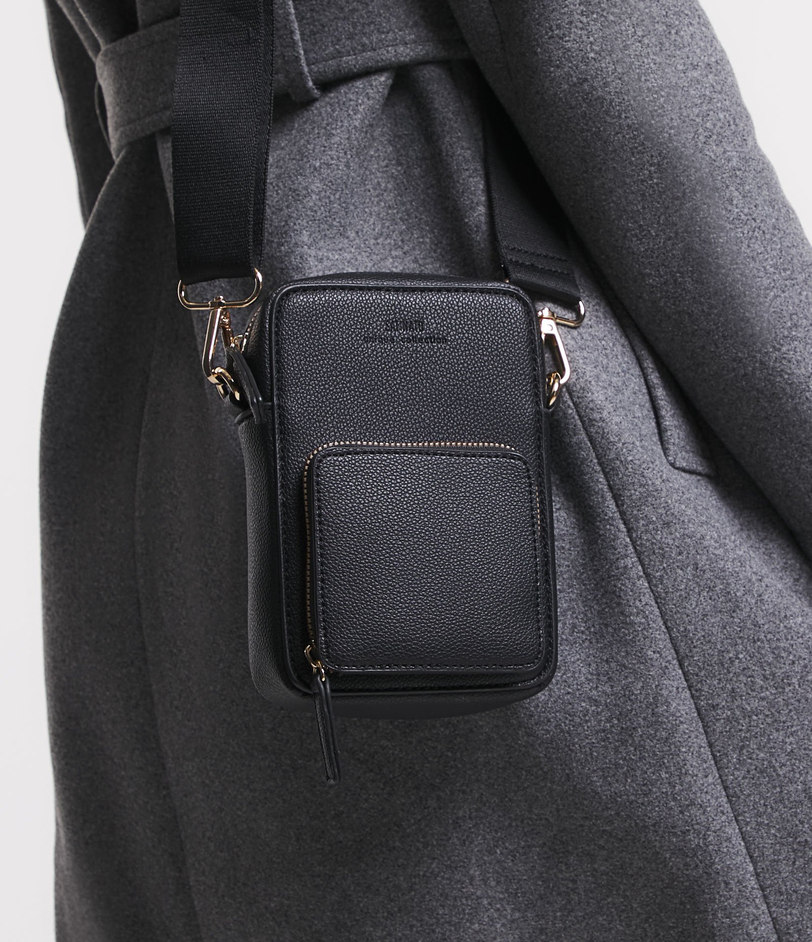 Bolsa Porta Celular Transversal com Bolsinho e Alça Larga 7