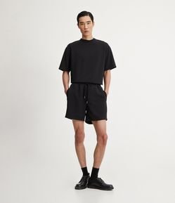 Bermuda Slim Texturizada com Amarração e Bolsos