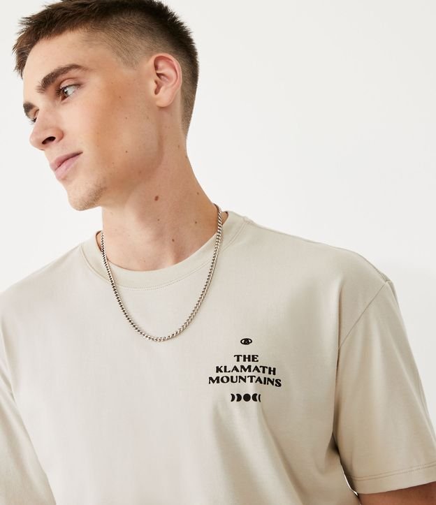 Remera Relaxed en Algodón con Estampado de Lettering y Montañas Beige 5