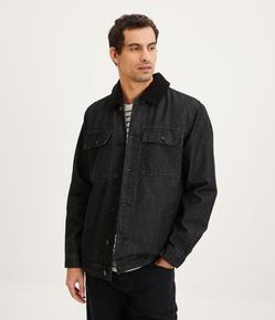 Jaqueta Trucker Jeans com Bolsos Frontais e Forro de Sherpa